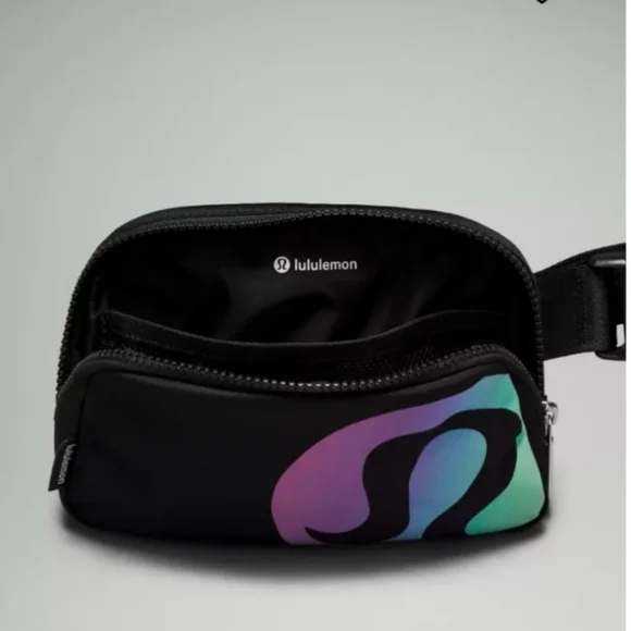 Lululemon Everywhere Belt Bag Rainbow Logo O/S Black NEW - Picture 4 of 10